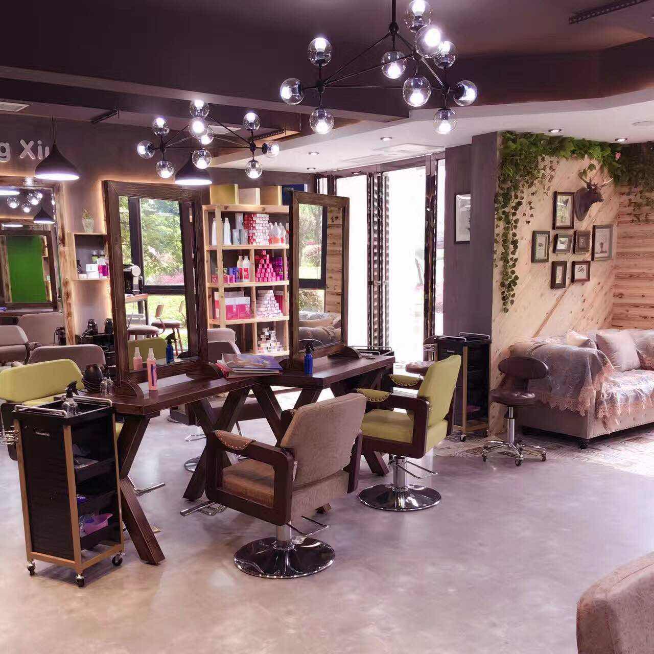 怀化最好的化妆纹绣美甲学校 恭祝亿美达学员