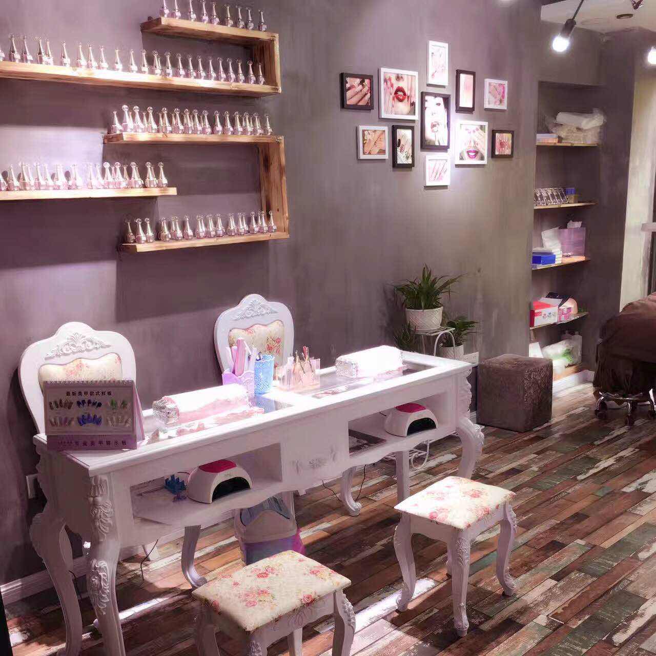 怀化最好的化妆纹绣美甲学校 恭祝亿美达学员