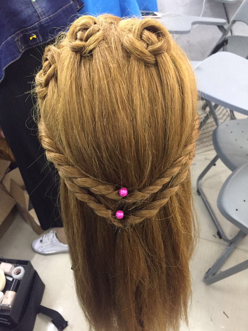 亿美达美容美发化妆学校