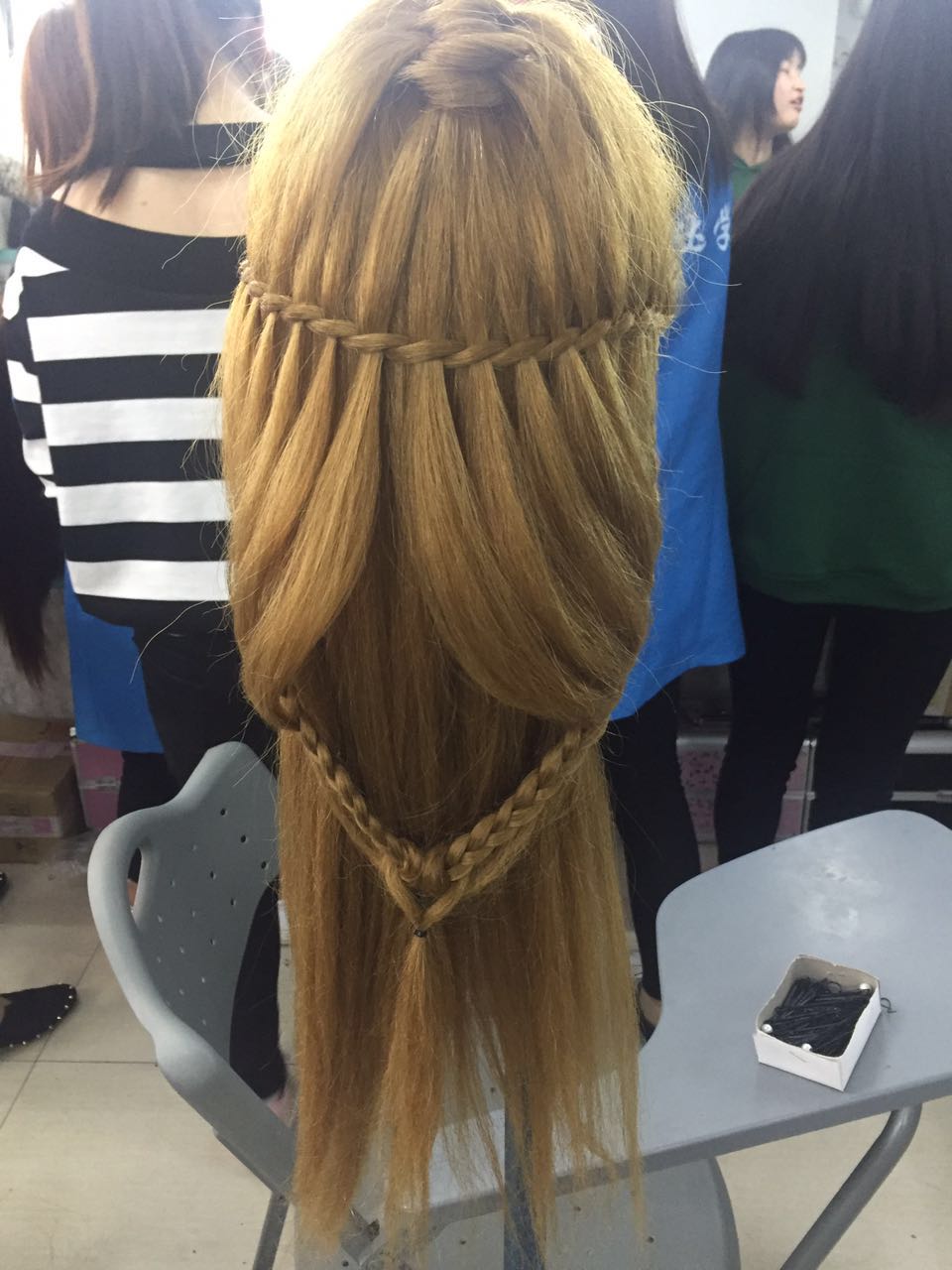 亿美达美容美发化妆学校