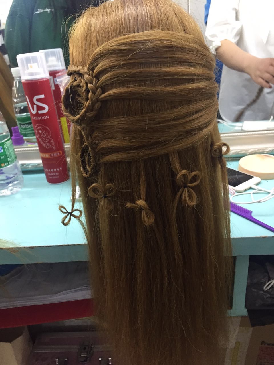 亿美达美容美发化妆学校