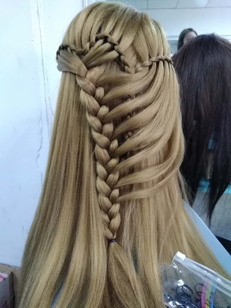 怀化哪里有好的化妆学校？