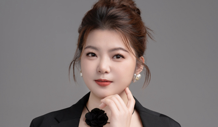 亿美达高级化妆导师——李红