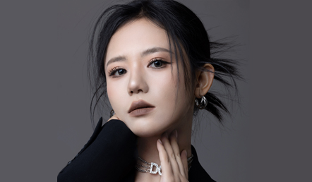 亿美达高级化妆导师——杨露